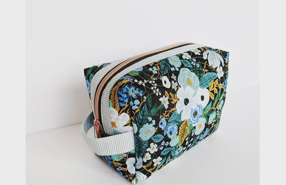 Holland Pouch Pattern by Center Street Quilts